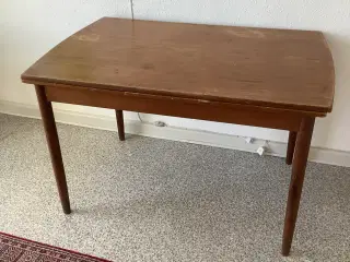 Spisebord i teak.