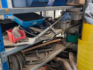 Indhold på reol (højre fag)