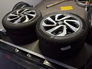 Originale Toyota alufælge med vinterdæk