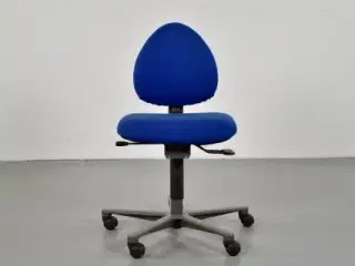Häg kontorstol i blå, med grå understel