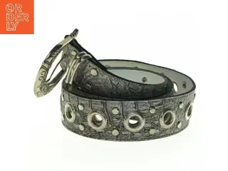 Læderbælte med metalnitter (str. 98 cm)