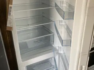 Scandomestic SKF 326-1 A++, Fritstående køle-fryse