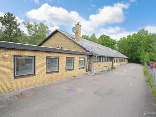 Flotte lejemål med gode anvendelsesmuligheder samt en fantastik beliggenhed i det eftertragtede erhvervsområde Mørkhøj.
