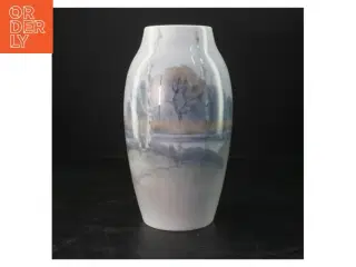 Porcelæns vase med landskabsmotiv fra Royal Copenhagen (str. 25 cm)