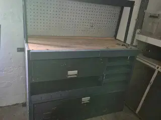 Arbejdsbord/opbevaring