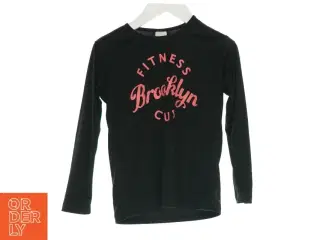 Bluse med skrift (Str. 116)