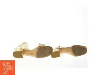 Brugte beige sandaler fra Bruno Magli (str. 37,5)