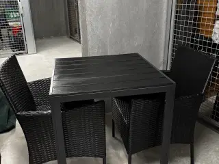 Havebord og stole 