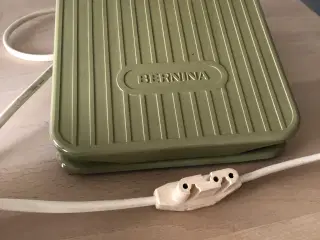 Bernina fodpedal. Til symaskine.