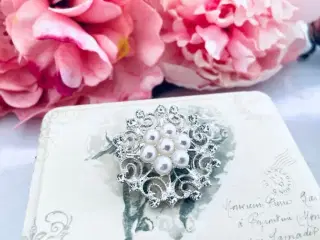 Fin broche 
