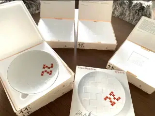 Royal Copenhagen Mindeplatte fra 1976. Røde Kors..