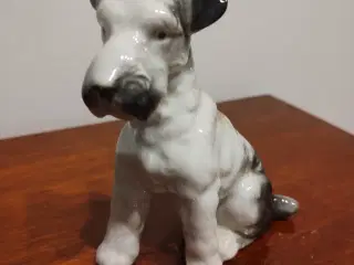 Fin porcelæns hund