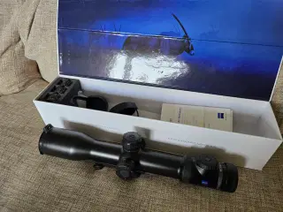 Zeiss V8 1,8-14×50 med ASV og lys
