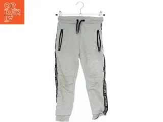 Grå sweatpants med lynlåsdetaljer fra Primark (str. 110)