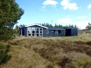 Dejligt sommerhus for 6 pers. til leje i Klitmøller - Midt i Naturpark Thy tæt ved Vesterhavet.