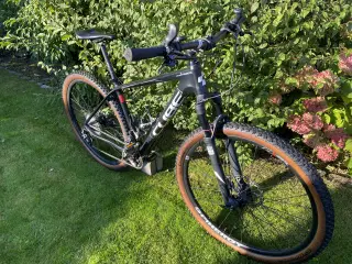 Cube REACTION GTC ONE carbon´n´white XT Di2 2x11