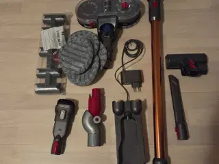 Dyson V10 med flere tilbehør