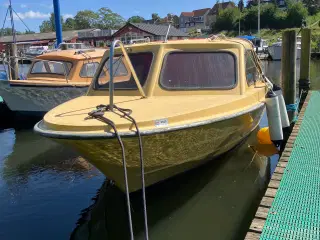 Velholdt With vital kabinebåd