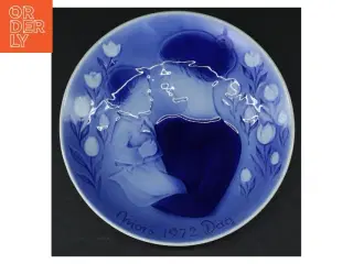 Blå dekorativ porcelænstallerken, mors dag 1972