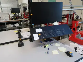 Computerskærm LENOVO, tastatur, håndscanner, computer LENOVO