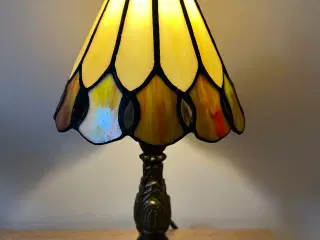 Smuk lille Tiffany bordlampe 