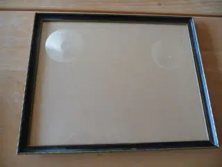 en gamel ramme, 31 x 25 cm