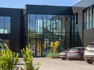 Sjældent udbudt kontor med bedste beliggenhed og direkte udsyn til grønne omgivelser - GRATIS PARKERING