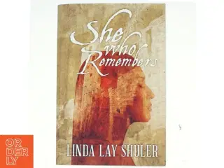 She Who Remembers af Linda Lay Shuler (Bog)