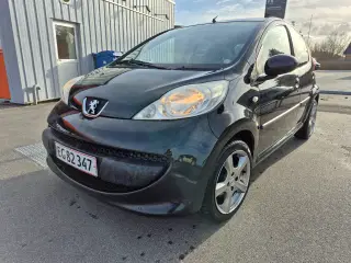 Rigtig fin og økonomisk bil sælges LAV KM