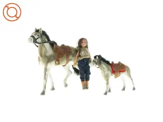 Hest med føl og rytter