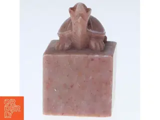 Skildpadde skulptur på base (str. 6x3,5 cm)