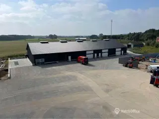 190 m2 Varmhal med Bad og Toilet