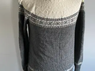 Hjemmestrikket sweater 