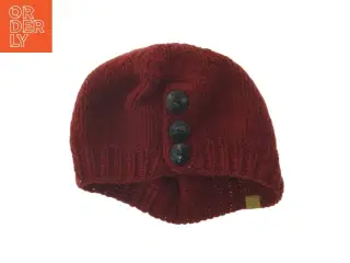 Strikket hue med knapper (str. Ø 23 cm)