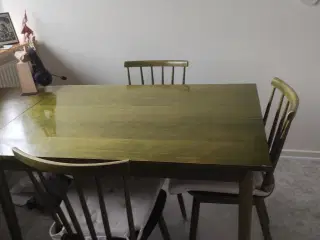 Spisebord med 4 stile