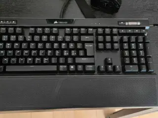 Corsair k95 platinum rgb gaming keyboard 