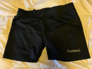 Sorte Hummel shorts sælges