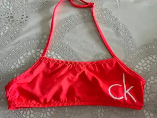Calvin Klein bikinitop. Ca str 146 cm