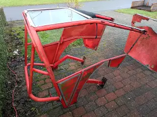 Kabine / styrtbøjle til Massey Ferguson