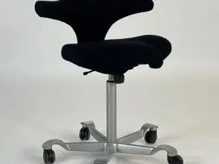 HÅG Capisco 8106 - 265 mm gaslift - Nypolstret i Sort