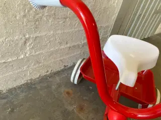 Trehjulet cykel i rød 
