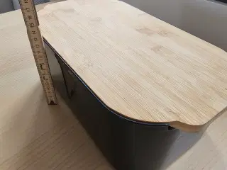 Brødkasse, låg kan anvendes som skærebræt