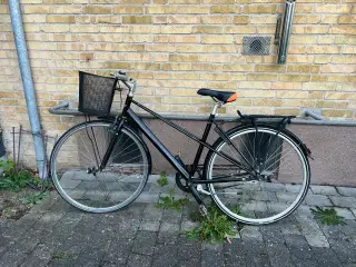 Rebel damecykel i god stand, med lås