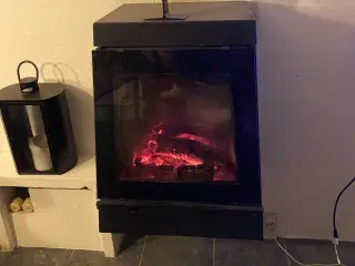 Væghængt brændeovn