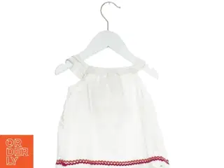 Sommerkjole med broderi fra Nannette (str. 86)