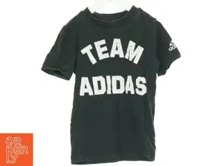 T-Shirt fra Adidas (str. 116 cm)