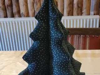 Håndsyet stof juletræ 