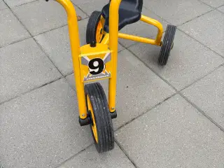Trehjulet gå-cykel