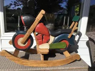 Gyngehest “motorcykel” håndlavet i egetræ/hårdtræ.