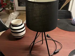 Sort Bordlampe på 3 ben 